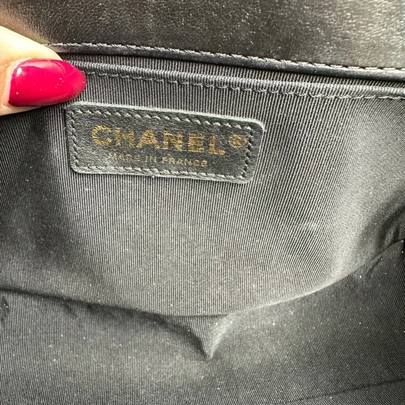 SOLD❌❌❌ Chanel Old Medium Boy Bag - Picture 12 of 17